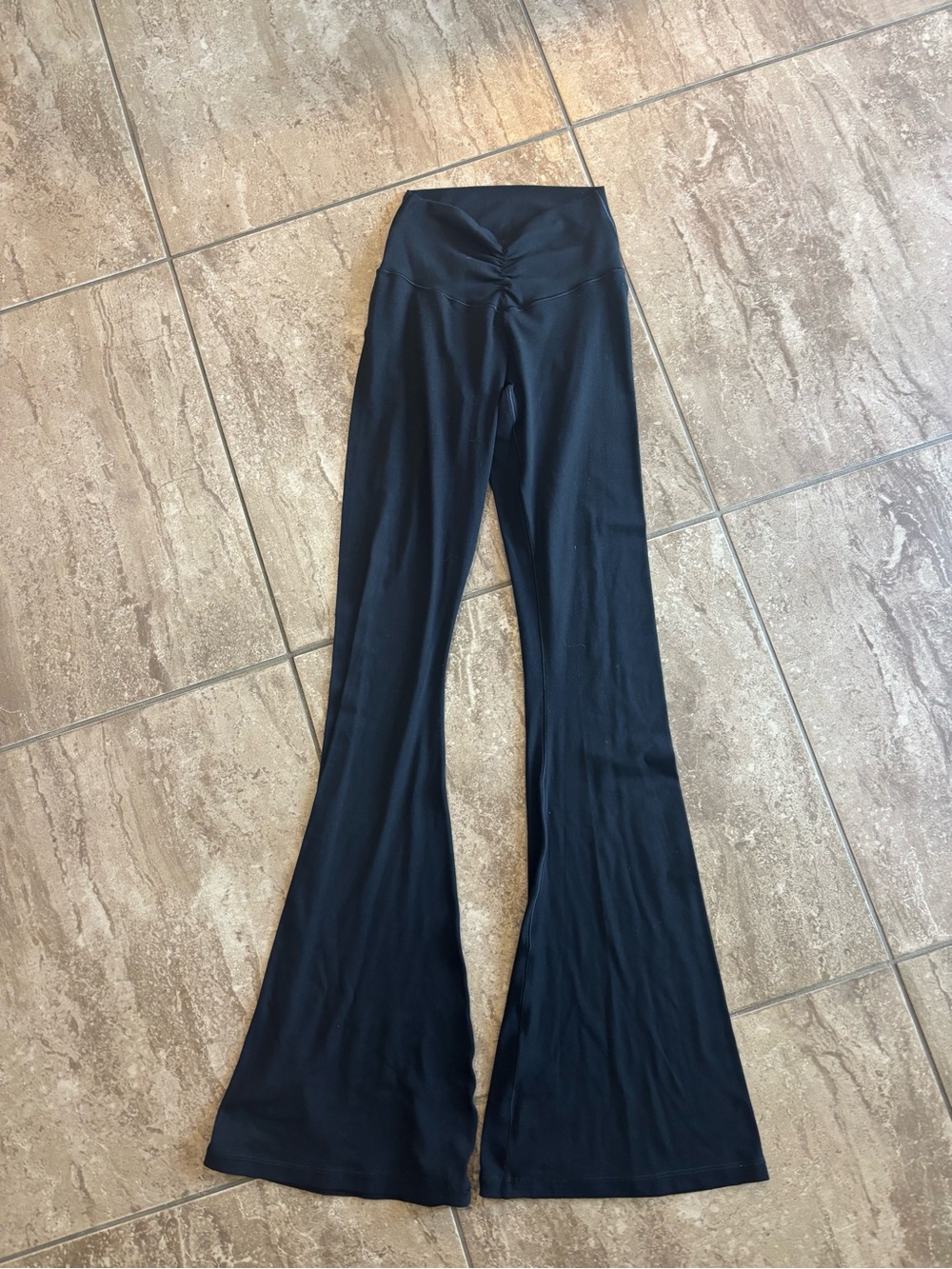 Aerie crossover scrunch waist black flare leggings in XS
